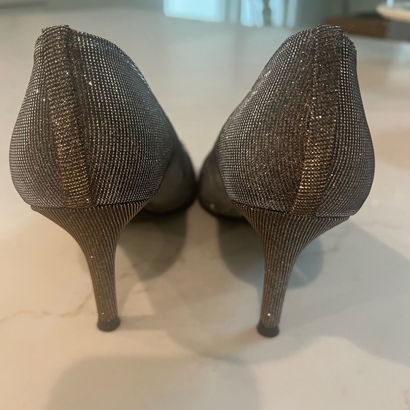 Size 9 WIDE Stuart weitzman bowover open toe pumps in pyrite nocturn. - Picture 4 of 8